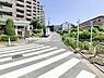 その他：前面道路含む現地写真落ち着いた街並みが広がっており、交通量も穏やかなため日常の運転や徒歩での移動も安心！暮らしやすさを肌で感じていただける好立地です。