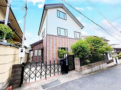 外観：平成12年築、広々とした3階建てのお家です！閑静な住宅地内ですので生活環境良好です。