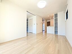 イーストウィン水野 A 101号室 1階1LDKのリビング/ダイニング