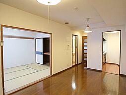 ロイヤルヒルズ梅香 407号室 4階3LDKのリビング/ダイニング