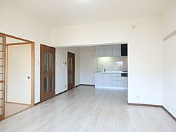 ラッフルズマンション 207号室 2階3LDKのリビング/ダイニング