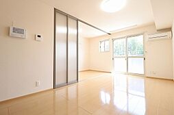 シルクガーデン E棟 203号室 2階1LDKのリビング/ダイニング