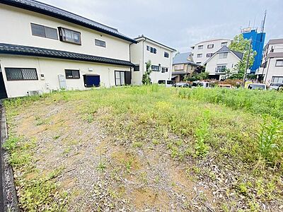 外観：戸建てが立ち並ぶ静かな住宅街。四季折々の移り変わりを感じながら自然と楽しみ、暮らす、そんな毎日を日々の中で感じられる住環境 