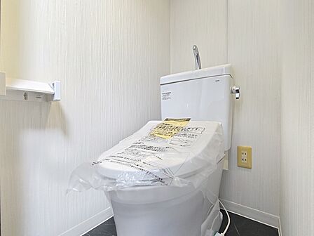 温水洗浄機能付き便座を新設済み。