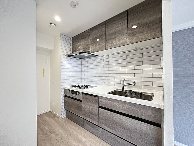 キッチン コスモ鶴瀬ステーションスクエア 1階/-