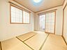 和室：和室があるとやはりどこか心落ち着いてしまいます。客間としてもちょうど良い5.26帖。 