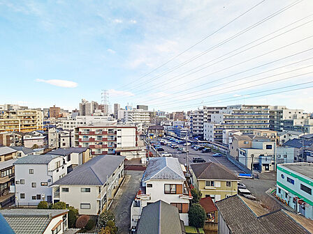 窓から眺める風景は一日の疲れを癒すヒーリングを奏でる、心地の良い時間を演出してくれます。室内も重要ですが、周りの環境もマイホーム選びの大事なポイント
