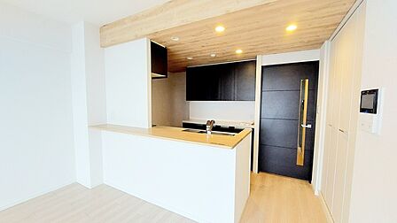 キッチンはオープンカフェスタイルだからリビングとの一体感はバッチリ。毎日のお料理時間も楽しくなりそうです。