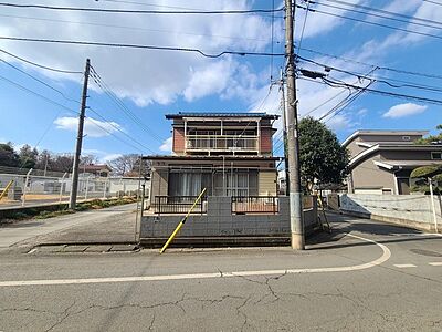 外観:陽当たりの良い三面角地です。 五感で感じる、現地でしかわからない事も沢山ございます。周辺環境なども一緒にご案内いたしますのでお気軽にお問合せください。 外観:陽当たりの良い三面角地です。 五感で感じる、現地でしかわからない事も沢山ございます。周辺環境なども一緒にご案内いたしますのでお気軽にお問合せください。