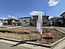 外観：商業施設が徒歩圏内に充実、日々のお買い物も安心な環境です。 