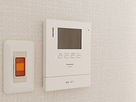 来訪者の顔が見えて安心のＴＶモニター付インターホン。