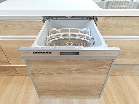 便利なビルトイン食洗器を装備！面倒な食器洗いがとても楽になる、心強い主婦の味方です。