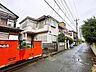 外観：戸建てが立ち並ぶ静かな住宅街。四季折々の移り変わりを感じながら自然と楽しみ、暮らす、そんな毎日を日々の中で感じられる住環境 