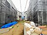 外観：通りから入ったプライベート空間で落ち着いた雰囲気でお住いになる。敷地部分でお子様の遊ぶスペースや駐車スペースに活用できます。 
