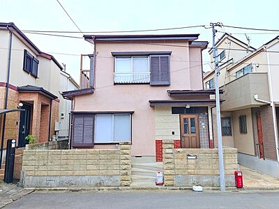 外観：スーパー・コンビニ・ドラッグストア・小学校・中学校が全て徒歩10分圏内にある便利な立地です。