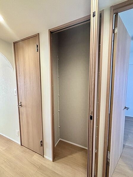 収納豊富な間取りで家の中がスッキリ片付きそうです。