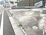 駐車場：前面道路は広く、駐車がしやすいです。駐車スペース2台分ございます。※車種による 