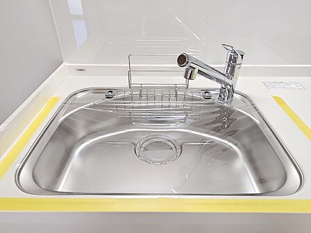 キッチンシンクには、いつでも綺麗なお水が利用できる「浄水機能付き水栓」を装備！