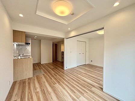 家族が一番集まる場所だから広々としつつも素敵な空間であって欲しい。皆がくつろぐリビングからキッチンまでが一つに繋がる空間。 