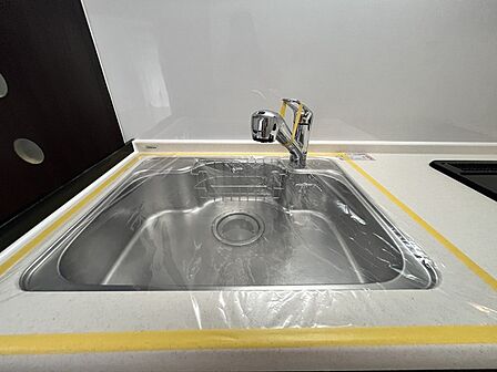 一杯の水も楽しめる浄水器があるシステムキッチン。 
