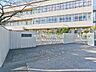 周辺：本村小学校（170m）