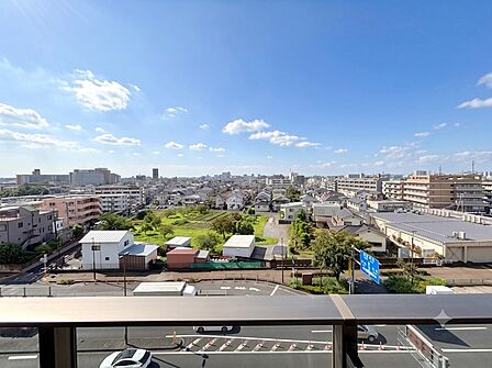 周囲に高い建物はなく、眺望良好です!