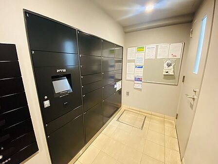 24時間利用可能な宅配ボックスあり! ネット通販利用時などはとても便利にお使いいただけます。