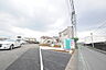 外観：戸建てが立ち並ぶ静かな住宅街。四季折々の移り変わりを感じながら自然と楽しみ、暮らす、そんな毎日を日々の中で感じられる住環境 