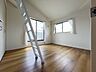 洋室：今からここを誰のお部屋にしようか、そんな洋室。大きさは7帖です。 
