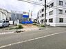 外観：戸建てが立ち並ぶ静かな住宅街。四季折々の移り変わりを感じながら自然と楽しみ、暮らす、そんな毎日を日々の中で感じられる住環境 