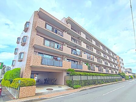 西武池袋線「武蔵藤沢」駅から徒歩15分。 新耐震基準の管理体制良好マンション。