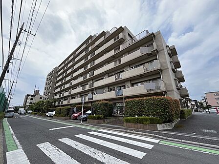 窓から眺める風景は一日の疲れを癒すヒーリングを奏でる、心地の良い時間を演出してくれます。室内も重要ですが、周りの環境もマイホーム選びの大事なポイント