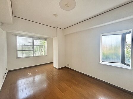 2面採光を確保した明るい室内は、爽やかな風を感じる居心地の良い空間です。
