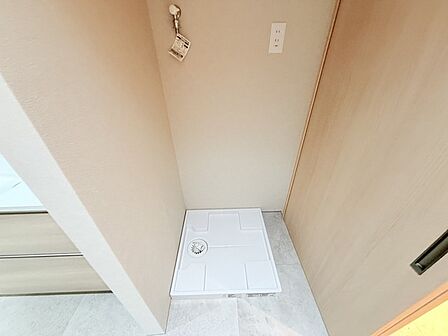 ゆとりの洗面スペースで朝の身支度もスムーズに行えます。