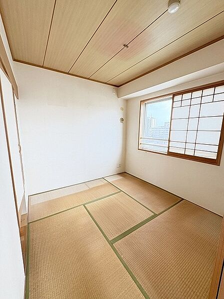 今は和室ですが、リフォーム後は洋室に変更予定です。 リフォーム前写真です。