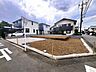 外観：戸建てが立ち並ぶ静かな住宅街。四季折々の移り変わりを感じながら自然と楽しみ、暮らす、そんな毎日を日々の中で感じられる住環境 
