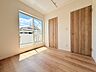 洋室：収納豊富な間取りで家の中がスッキリ片付きそうです。 