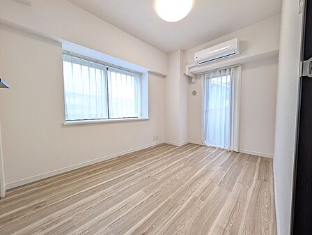 衣類の整理整頓に嬉しいクローゼット付きのお部屋。お子様のお部屋としても便利です。