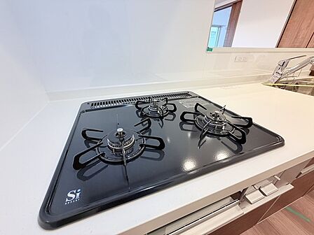キッチンはオープンカフェスタイルだからリビングとの一体感はバッチリ。毎日のお料理時間も楽しくなりそうです。 