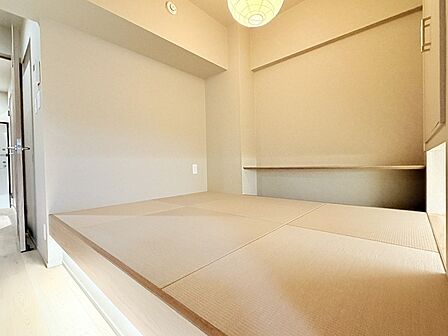 和室があるとやはりどこか心落ち着いてしまいます。客間としてもちょうど良い約43.4帖。 