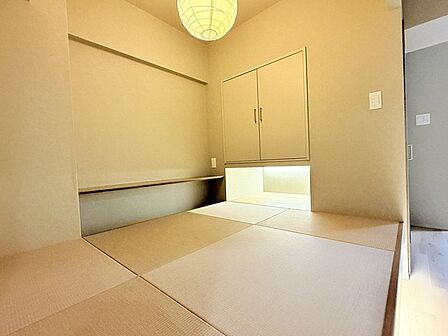 和室があるとやはりどこか心落ち着いてしまいます。客間としてもちょうど良い約43.4帖。 