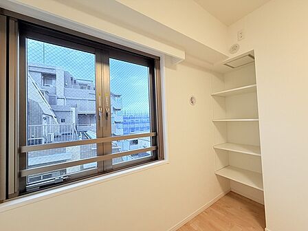 中央の洋室4.6帖