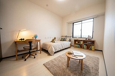 衣類の整理整頓に嬉しいクローゼット付きのお部屋。お子様のお部屋としても便利です。