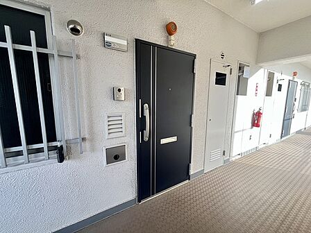 玄関はおうちの顔とも呼ばれる重要な場所!明るくスッキリと見える空間で住まう人を見送り、出迎えてくれます。