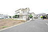 外観：戸建てが立ち並ぶ静かな住宅街。四季折々の移り変わりを感じながら自然と楽しみ、暮らす、そんな毎日を日々の中で感じられる住環境 