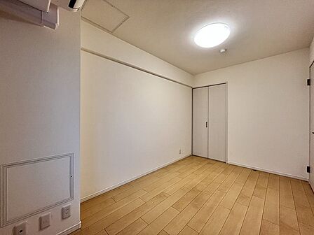 衣類の整理整頓に嬉しいクローゼット付きのお部屋。お子様のお部屋としても便利です。