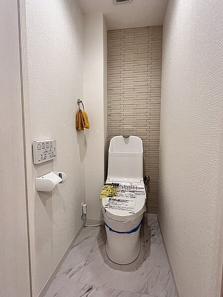 ウォシュレット機能付きのトイレ。