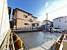 外観：確かな基礎工事が進む敷地から穏やかな日常の始まりを予感させる景観 