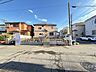 外観：戸建てが立ち並ぶ静かな住宅街。四季折々の移り変わりを感じながら自然と楽しみ、暮らす、そんな毎日を日々の中で感じられる住環境 