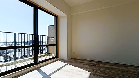 たっぷりの陽光と、心地よい風が舞い込みます。